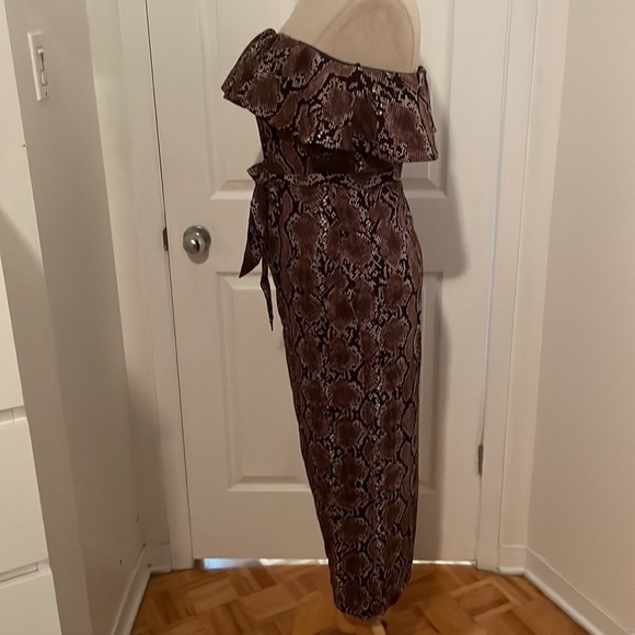 Aritzia Babaton Brown Snake Print Strapless Flutter Jumpsuit Size 8 - Picture 10 of 11